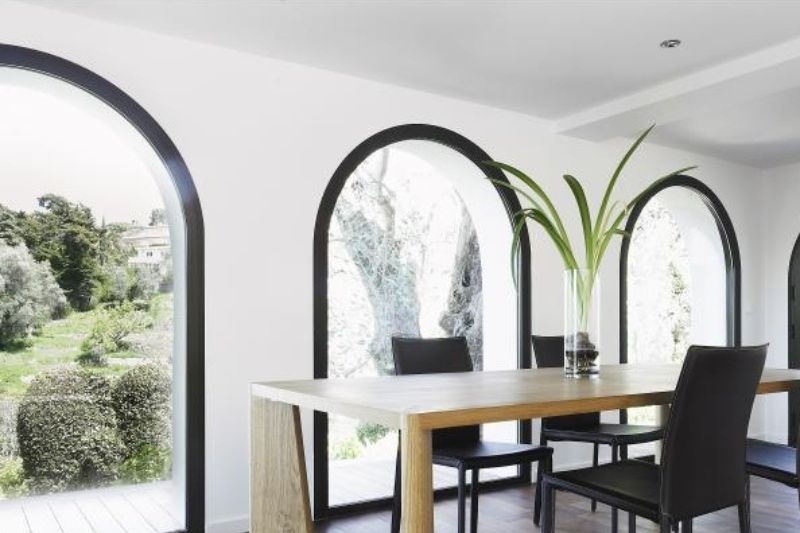 Exemple de châssis fixe cintré en aluminium