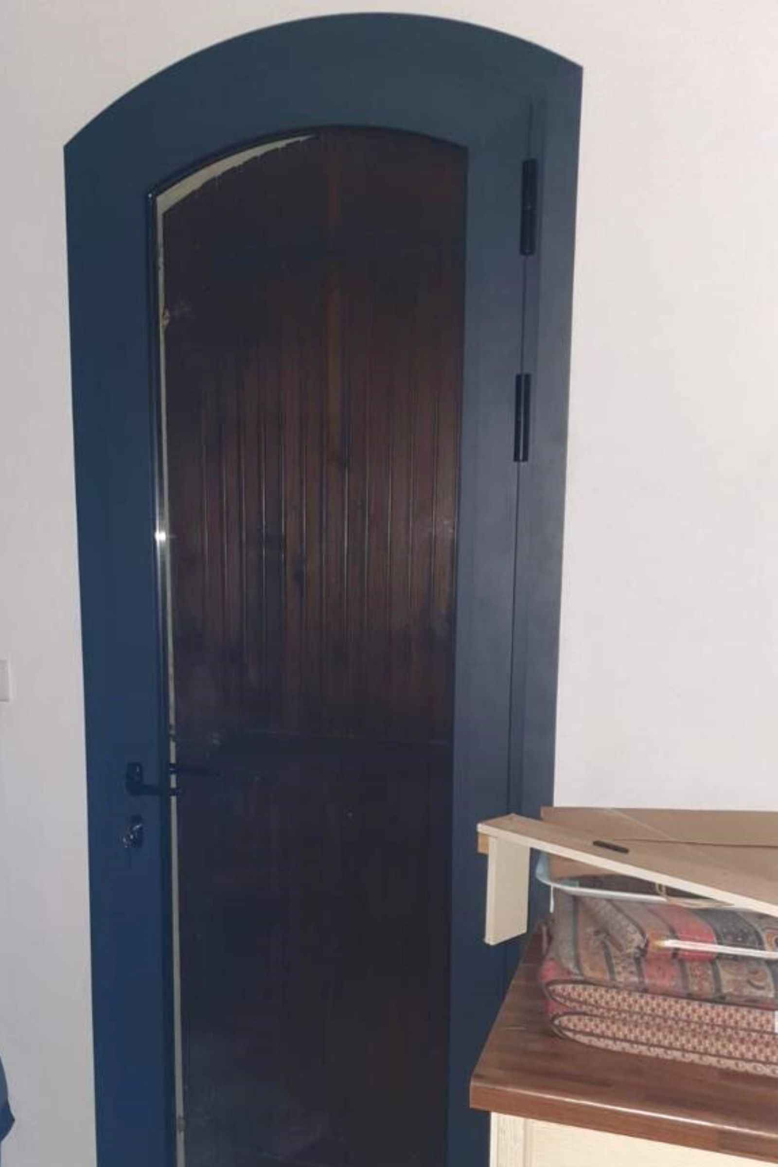 Porte légère arc surbaissé avec couvre joint